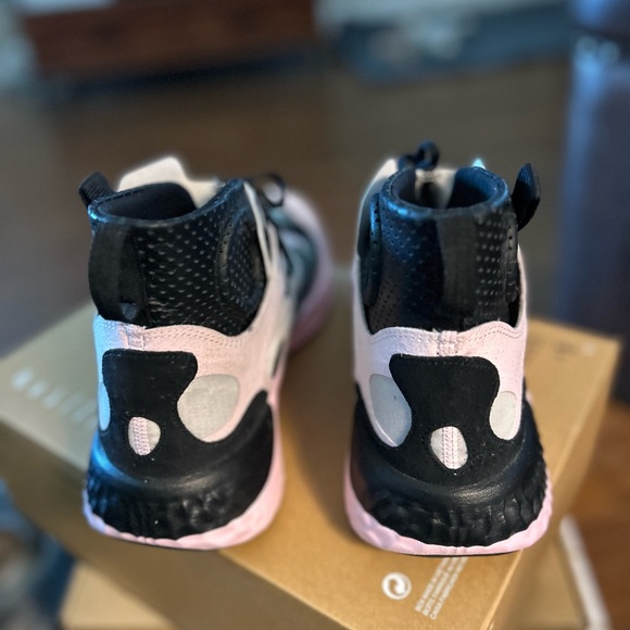 Jordan Delta 3 SP- Pink and Black size 10.5 in new condition. Smoke free home - Picture 3 of 7